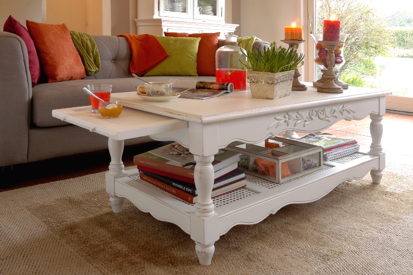 Ang pinakakaraniwang mga kulay ng kasangkapan sa Provence ay kulay-abo at puti na may mga elemento ng artipisyal na pagtanda (scuffs, basag, chips) Ang pinakakaraniwang mga kulay ng kasangkapan sa Provence ay kulay-abo at puti na may mga elemento ng artipisyal na pagtanda (scuffs, basag, chips)