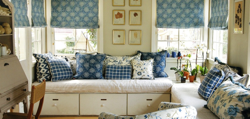 Ang istilong Pranses Provence sa isang modernong panloob ay nailalarawan sa pamamagitan ng isang kasaganaan ng ilaw at mainit, natural na lilim Ang istilong Pranses Provence sa isang modernong panloob ay nailalarawan sa pamamagitan ng isang kasaganaan ng ilaw at mainit, natural na lilim