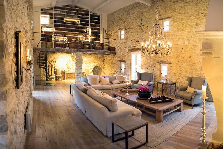 Ang estilo ng Provence sa dekorasyon sa dingding ay ipinapalagay eksklusibo natural na mga materyales Ang estilo ng Provence sa dekorasyon sa dingding ay ipinapalagay eksklusibo natural na mga materyales