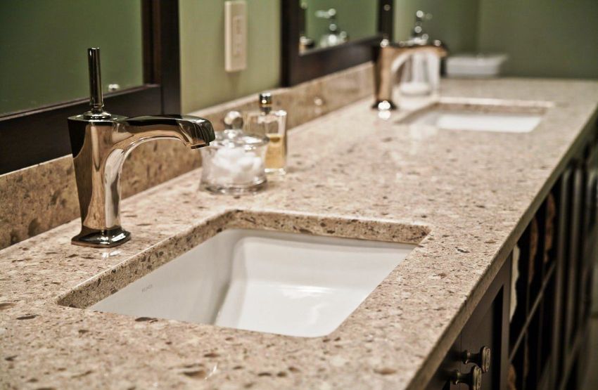 For et rom med høy fuktighetsterskel er en kunstig benkeplate det ideelle valget For et rom med høy fuktighetsterskel er en kunstig benkeplate det ideelle valget