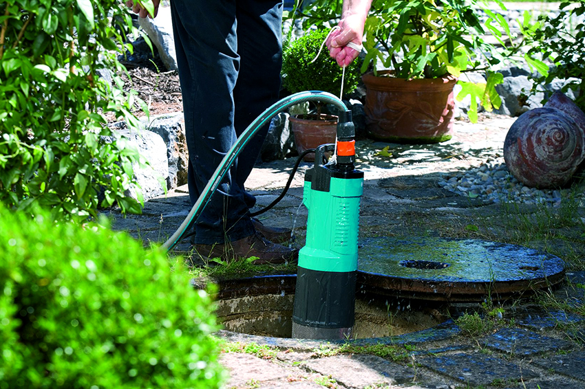 Podeu comprar una bomba per a un pou en una botiga especialitzada o a través d'Internet Podeu comprar una bomba per a un pou en una botiga especialitzada o a través d'Internet