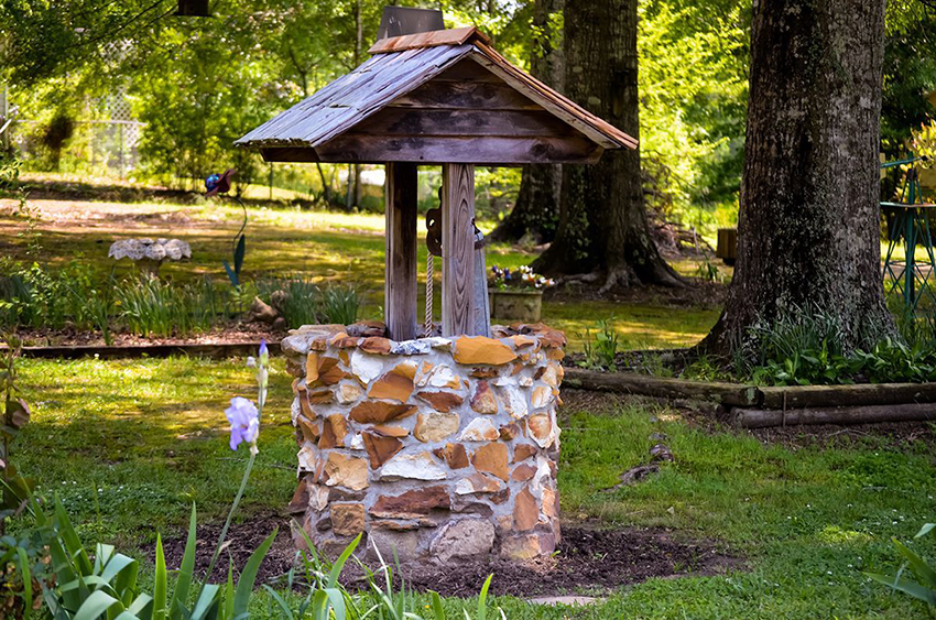 La temporada més adequada per instal·lar un pou és a finals de tardor. La temporada més adequada per instal·lar un pou és a finals de tardor.