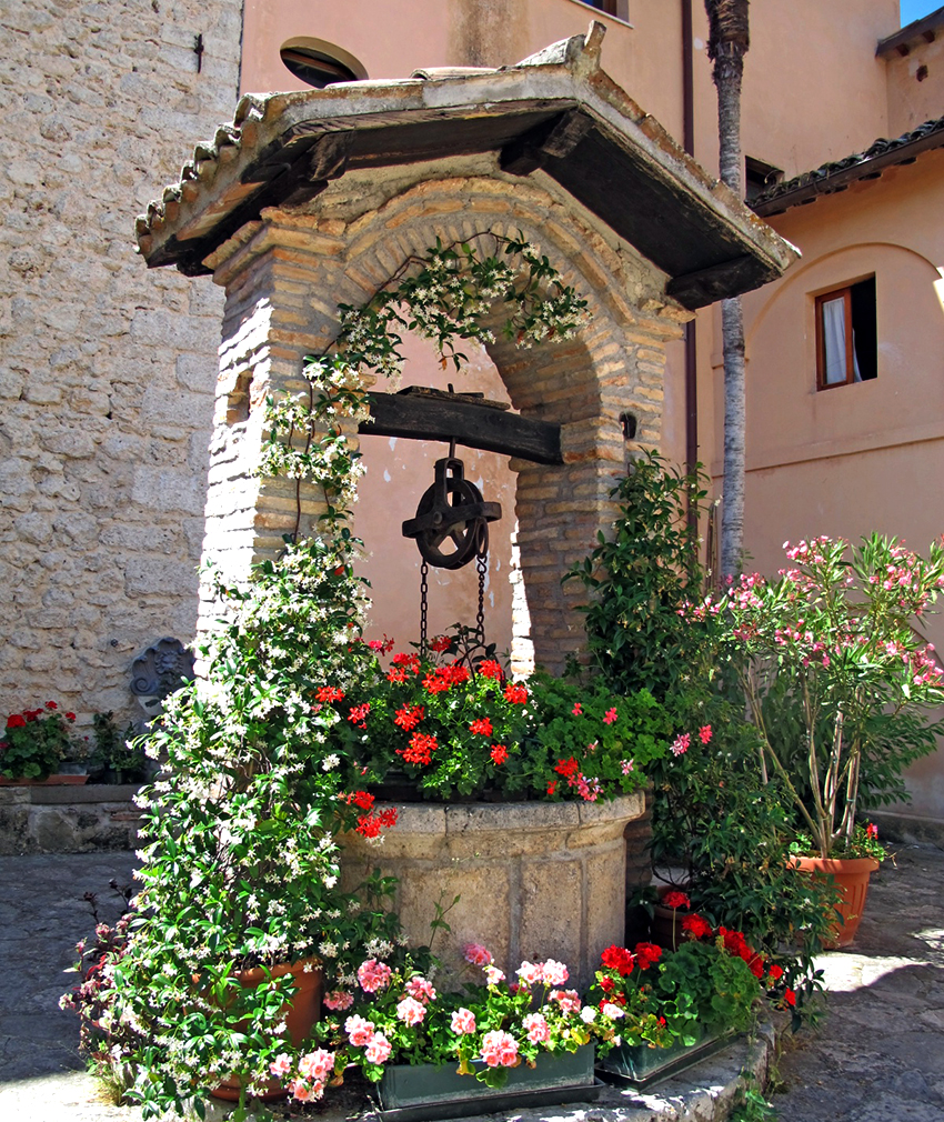 Diversos materials són adequats per decorar la casa. Diversos materials són adequats per decorar la casa.