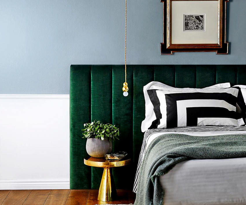 Na posteli s mäkkým čelom postele je veľmi vhodné čítať alebo pracovať s chrbtom Na posteli s mäkkým čelom postele je veľmi vhodné čítať alebo pracovať s chrbtom