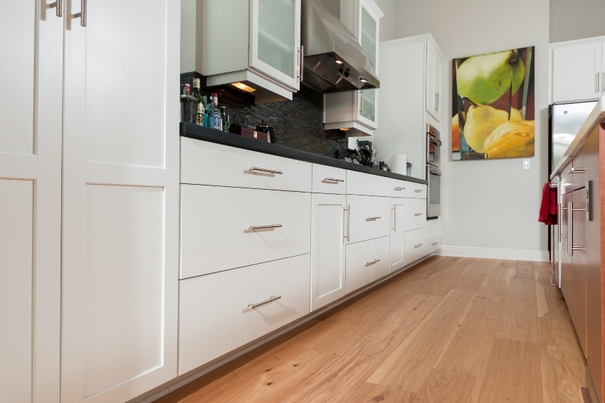 Laminate chống ẩm tương tự như thông thường, nhưng dựa trên ván HDF Laminate chống ẩm tương tự như thông thường, nhưng dựa trên ván HDF