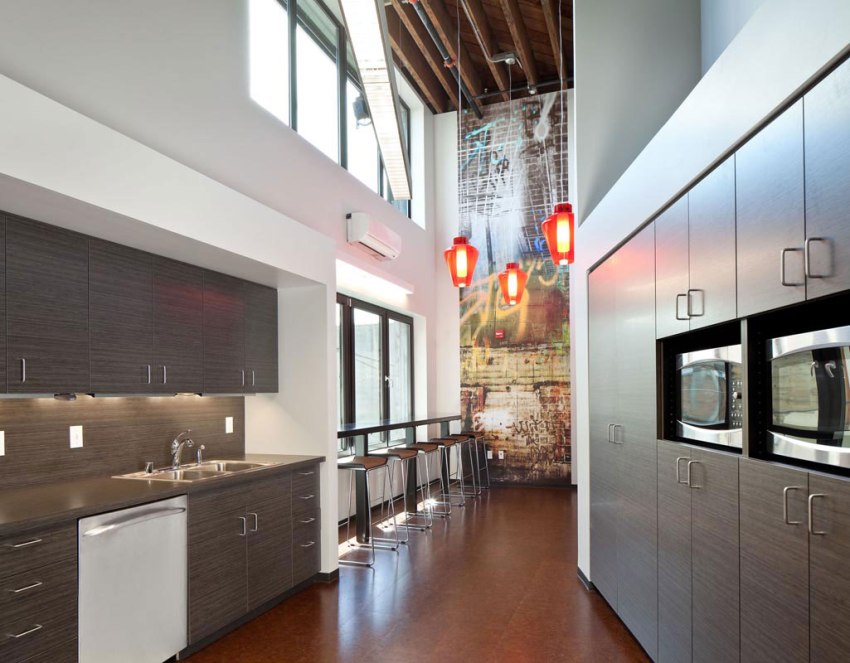 Löydät valtavan määrän linoleumin värejä ja kuvioita, ja lisäksi suurin osa näistä pinnoitteista ei haalistu ajan myötä. Löydät valtavan määrän linoleumin värejä ja kuvioita, ja lisäksi suurin osa näistä pinnoitteista ei haalistu ajan myötä.