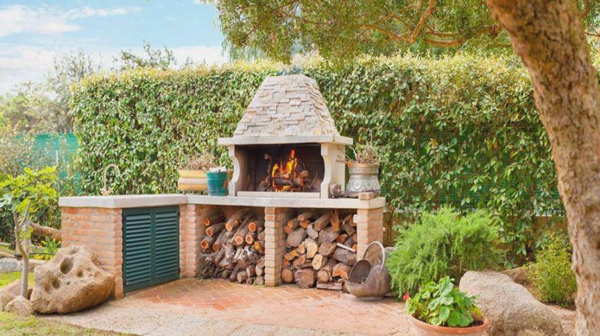 Det er umulig å garantere en lang levetid for grillen uten et sterkt fundament, derfor er det grunnlag for en stasjonær struktur Det er umulig å garantere en lang levetid for grillen uten et sterkt fundament, derfor er det grunnlag for en stasjonær struktur