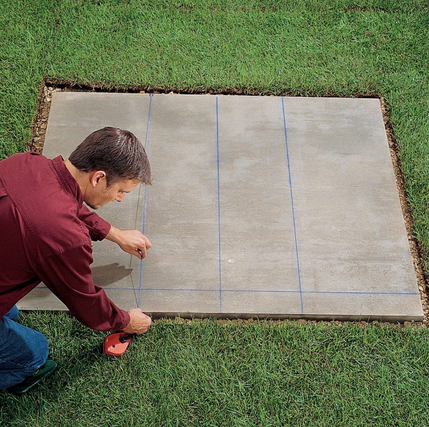 Mursteingrill - strukturen er ganske tung, derfor trenger den et solid fundament på mykt underlag Mursteingrill - strukturen er ganske tung, derfor trenger den et solid fundament på mykt underlag