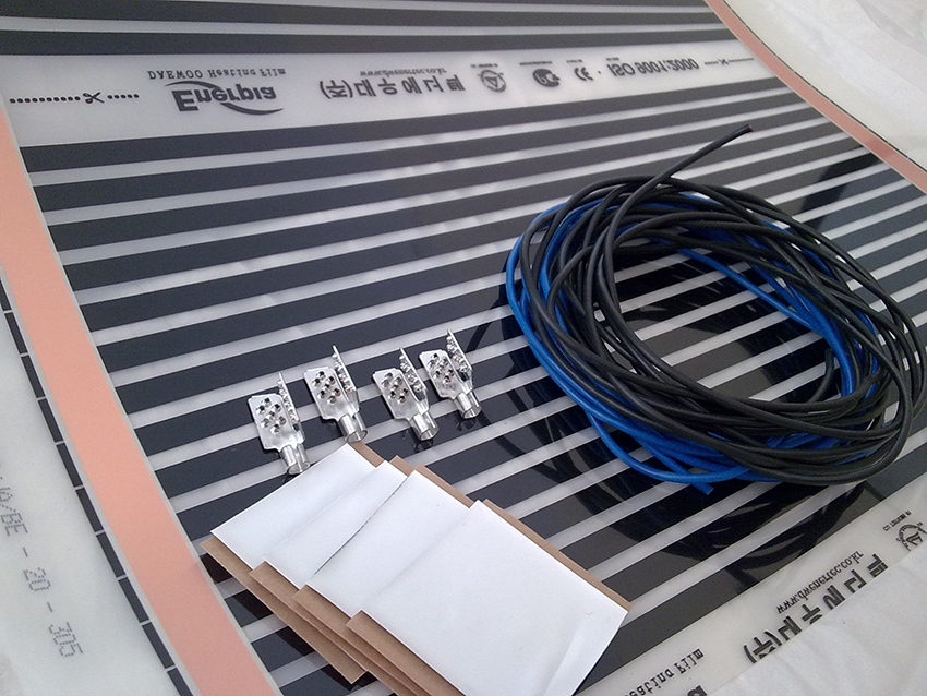 Els envasos de calefacció per terra radiant contenen làmina tèrmica, aïllament, cablejat i terminals Els envasos de calefacció per terra radiant contenen làmina tèrmica, aïllament, cablejat i terminals