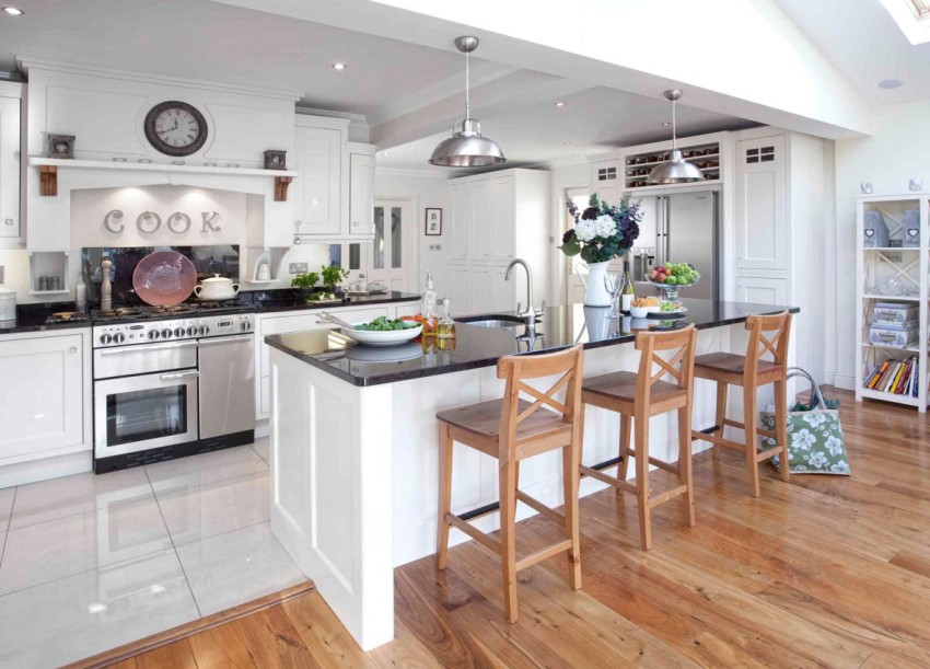 Ένα από τα σημαντικά μειονεκτήματα των γυαλιστερών πλακιδίων δαπέδου είναι ο κίνδυνος τραυματισμού. Ένα από τα σημαντικά μειονεκτήματα των γυαλιστερών πλακιδίων δαπέδου είναι ο κίνδυνος τραυματισμού.