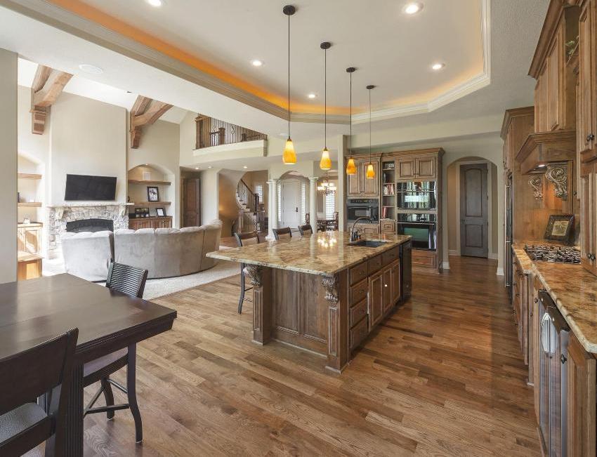 Για την κουζίνα, είναι καλύτερο να χρησιμοποιείτε ανθεκτικό στην υγρασία πολυστρωματικό υλικό με αυξημένη απωθητικότητα στο νερό Για την κουζίνα, είναι καλύτερο να χρησιμοποιείτε ανθεκτικό στην υγρασία πολυστρωματικό υλικό με αυξημένη απωθητικότητα στο νερό