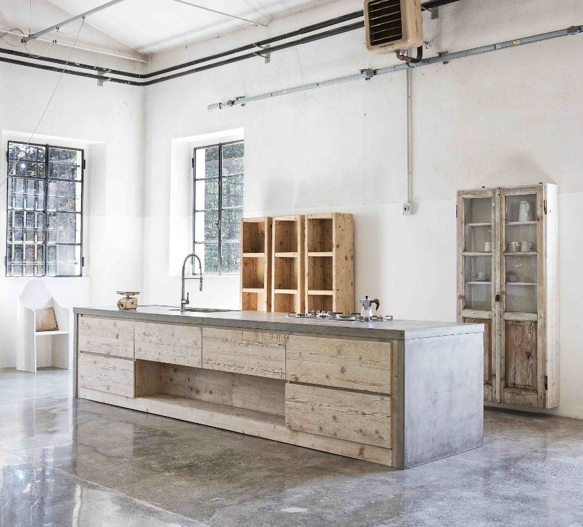 Ένα σημαντικό πλεονέκτημα των αυτοεπιπεδούμενων δαπέδων είναι η αντίσταση στο υπεριώδες φως και τα επιθετικά εξαρτήματα Ένα σημαντικό πλεονέκτημα των αυτοεπιπεδούμενων δαπέδων είναι η αντίσταση στο υπεριώδες φως και τα επιθετικά εξαρτήματα