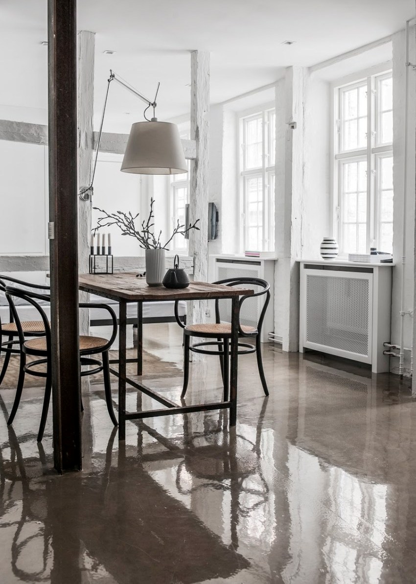 Η επιφάνεια του αυτοεπιπεδούμενου δαπέδου είναι ανθεκτική σε αυξημένη υγρασία και αντέχει εύκολα στο φορτίο που παράγεται από τα έπιπλα Η επιφάνεια του αυτοεπιπεδούμενου δαπέδου είναι ανθεκτική σε αυξημένη υγρασία και αντέχει εύκολα στο φορτίο που παράγεται από τα έπιπλα