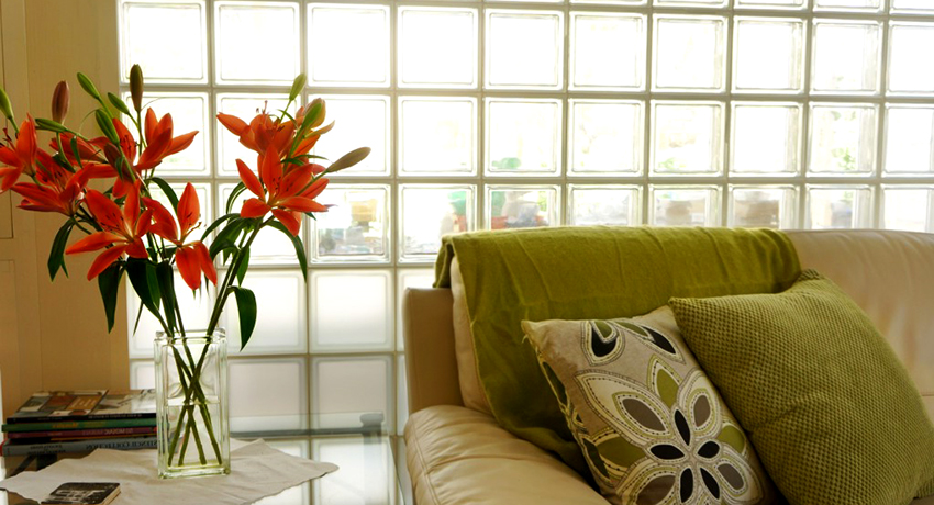 Các khối kính sẽ dễ dàng làm cho bất kỳ nội thất nào trở nên phong cách và khác thường Khối thủy tinh: kích thước và giá cả của các sản phẩm từ các nhà sản xuất nổi tiếng