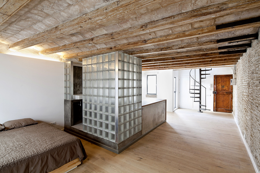 Hình dạng phổ biến nhất của khối thủy tinh là hình vuông và hình chữ nhật Hình dạng phổ biến nhất của khối thủy tinh là hình vuông và hình chữ nhật