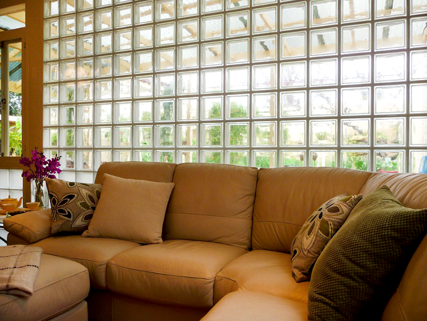 Các sản phẩm của công ty Saint-Gobain của Pháp có nhiều hình dạng và màu sắc khác nhau. Các sản phẩm của công ty Saint-Gobain của Pháp có nhiều hình dạng và màu sắc khác nhau.