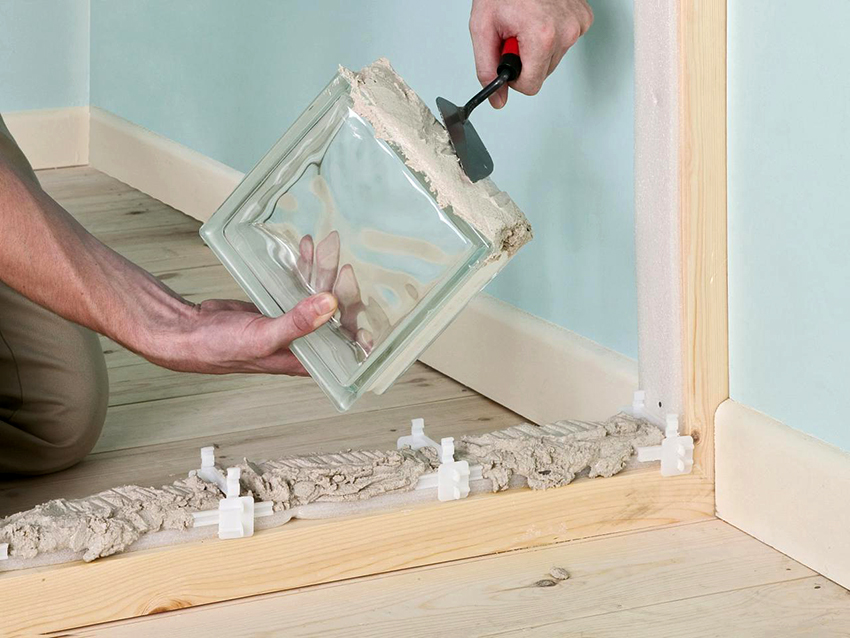 עבור טיט הדבק, השתמש בדבק מיוחד או בתערובת עם טיט חול מלט עבור טיט הדבק, השתמש בדבק מיוחד או בתערובת עם טיט חול מלט