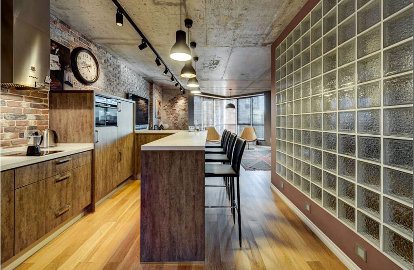 מומלץ לשלב פנים בלוקים מזכוכית עם עץ ואבן. מומלץ לשלב פנים בלוקים מזכוכית עם עץ ואבן.