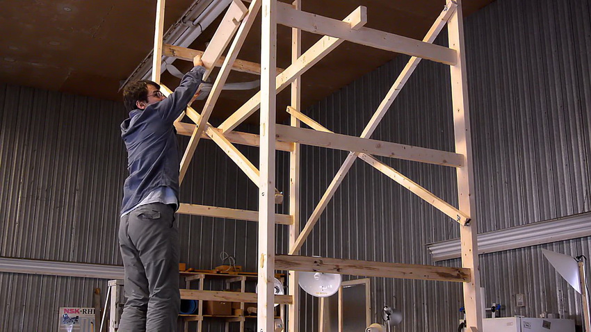 Kung kinakailangan, ang plantsa ay maaaring itayo gamit ang mga tabla sa kamay Kung kinakailangan, ang plantsa ay maaaring itayo gamit ang mga tabla sa kamay