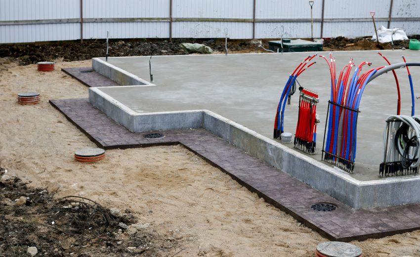 Všetky existujúce potrubia spoza základu musia byť vyvedené na povrch pre ďalšie pripojenie systémov Všetky existujúce potrubia spoza základu musia byť vyvedené na povrch pre ďalšie pripojenie systémov