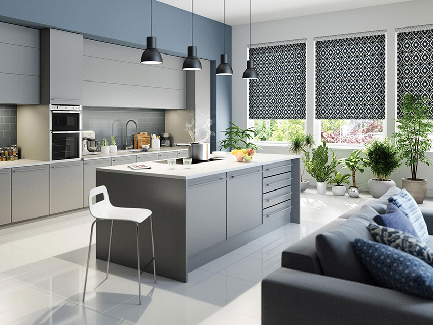 Rullegardiner kan være lavet af forskellige materialer og have forskellige grader af gennemsigtighed Rullegardiner kan være lavet af forskellige materialer og have forskellige grader af gennemsigtighed