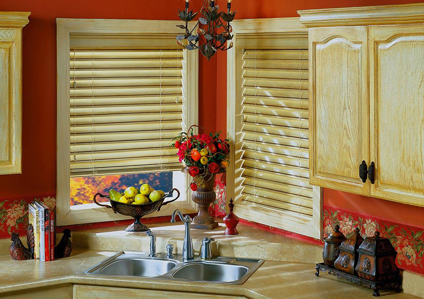 Trægardiner ser dyre og solide ud, men de er ikke holdbare. Trægardiner ser dyre og solide ud, men de er ikke holdbare.