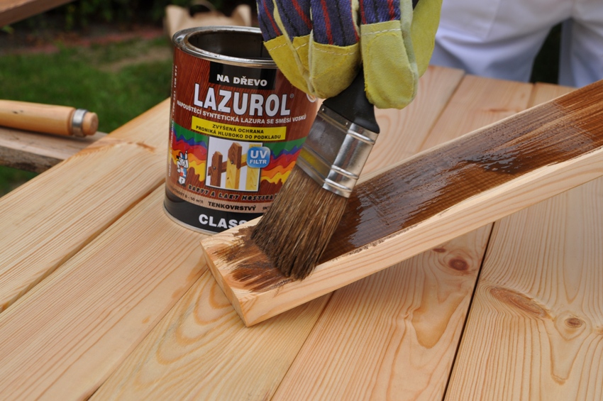 Antiseptika bruges til at behandle svampeinficeret træ og for at forhindre råd og skimmel. Antiseptika bruges til at behandle svampeinficeret træ og for at forhindre råd og skimmel.