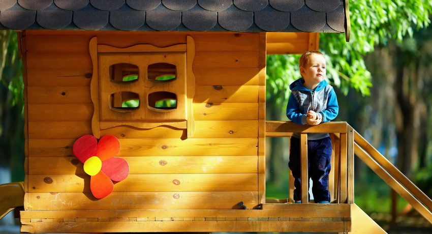 La maison des enfants est son propre territoire confortable où l'enfant jouera pendant des heures Maison d'enfants DIY: options, idées et instructions