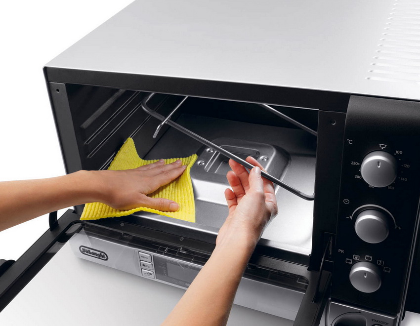 Molts models tenen una funció de neteja integrada, cosa que facilita aquest procés a l’amfitriona Molts models tenen una funció de neteja integrada, cosa que facilita aquest procés a l’amfitriona