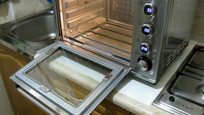 Cal netejar el forn després de cada ús. Cal netejar el forn després de cada ús.