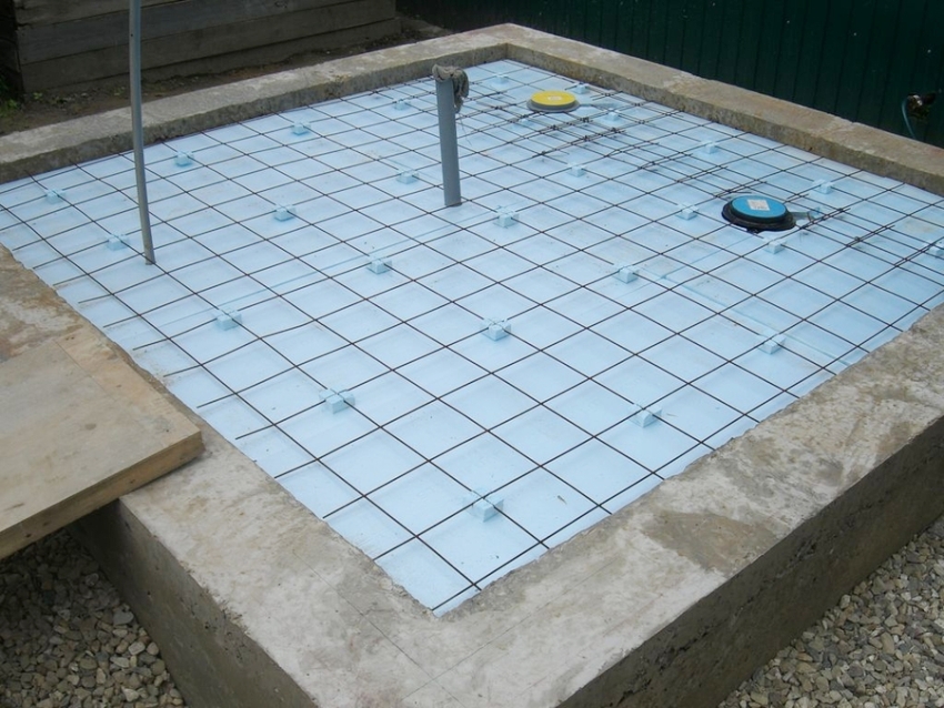 Dybden på det dannede monolittbåndet bør ikke være mer enn 30 cm Dybden på det dannede monolittbåndet bør ikke være mer enn 30 cm