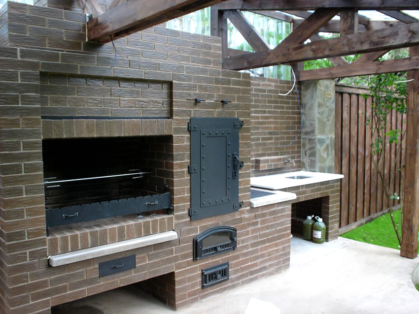 The brazier must be cleaned every time after use. The brazier must be cleaned every time after use.