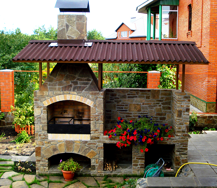 The roof of the barbecue can be with a chimney - this will provide good draft The roof of the barbecue can be with a chimney - this will provide good draft