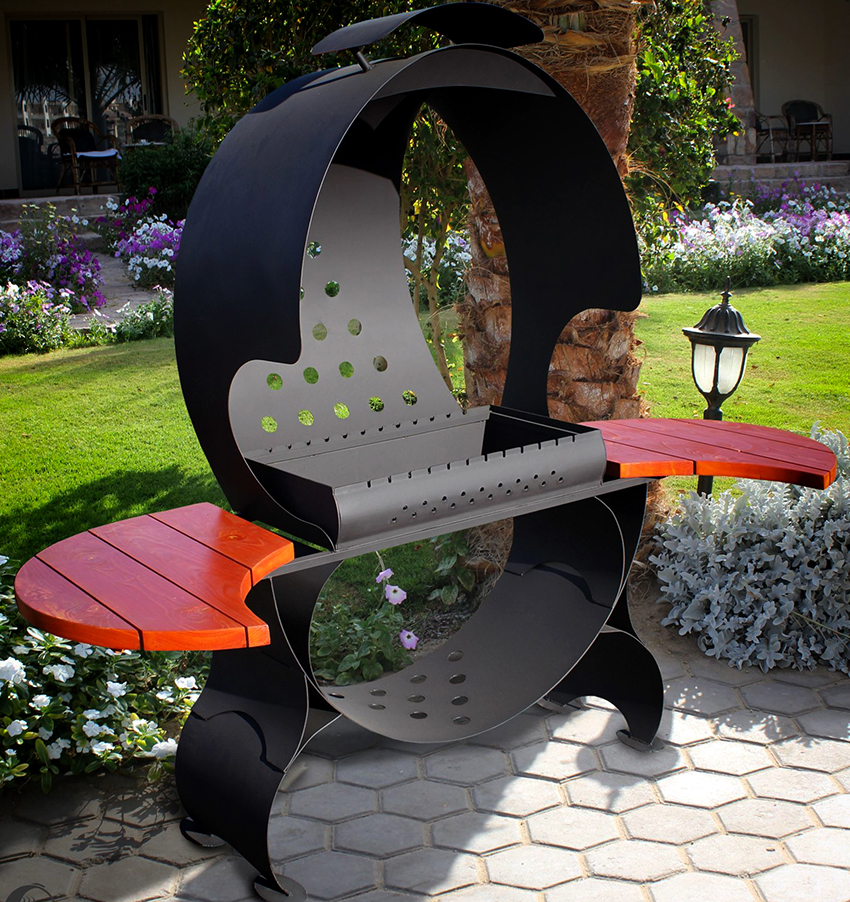 Thanks to the roof, the products will be protected from adverse weather conditions Thanks to the roof, the products will be protected from adverse weather conditions