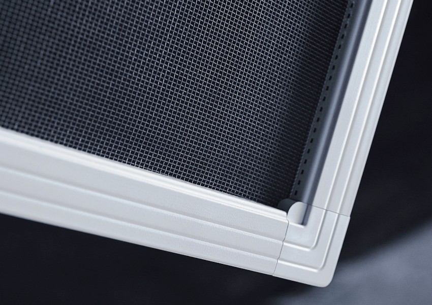 Bentuk dan dimensi jaring mesti betul-betul masuk ke pintu sehingga pintu ditutup tanpa gangguan Bentuk dan dimensi jaring mesti betul-betul masuk ke pintu sehingga pintu ditutup tanpa gangguan