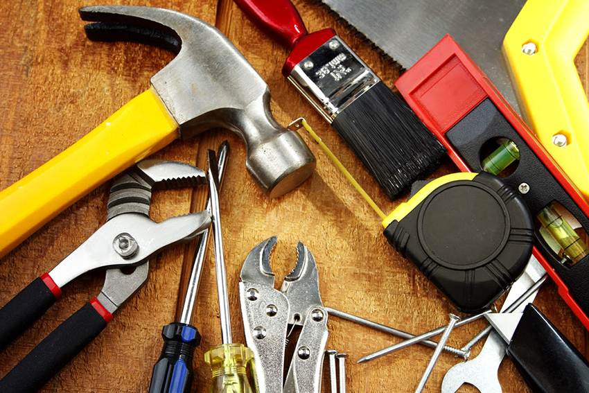 Før du installerer et nytt belegg, må du fylle på alle nødvendige verktøy Før du installerer et nytt belegg, må du fylle på alle nødvendige verktøy