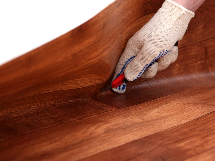 For å kutte linoleum, må du kjøpe en byggekniv For å kutte linoleum, må du kjøpe en byggekniv