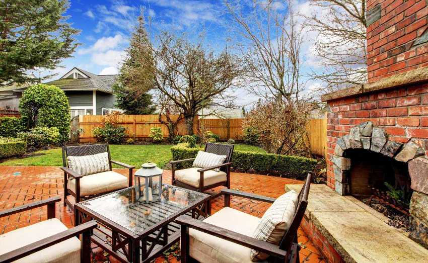 Une excellente solution pour décorer un jardin avant sera l'aménagement d'une zone de loisirs: gazebos, tables et bancs Une excellente solution pour décorer un jardin avant sera l'aménagement d'une zone de loisirs: gazebos, tables et bancs