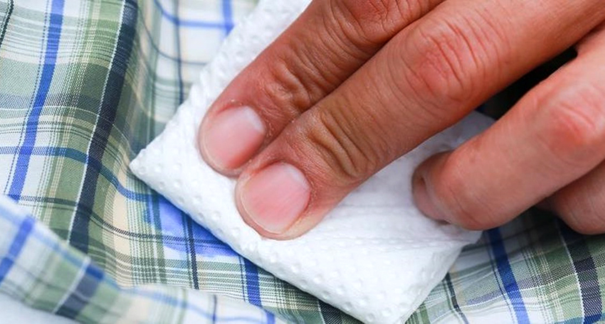 Za uklanjanje pjene s odjeće možete koristiti otapalo za ispiranje pištoljem. Za uklanjanje pjene s odjeće možete koristiti otapalo za ispiranje pištoljem.