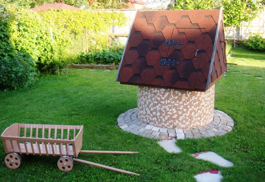 Część studni znajdującą się na powierzchni można ozdobić na każdy gust Część studni znajdującą się na powierzchni można ozdobić na każdy gust