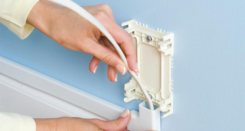 Pour simplifier l'installation des câbles dans l'appartement, il est recommandé de faire le câblage au sol, par exemple dans la cavité de la plinthe Pour simplifier l'installation des câbles dans l'appartement, il est recommandé de faire le câblage au sol, par exemple dans la cavité de la plinthe