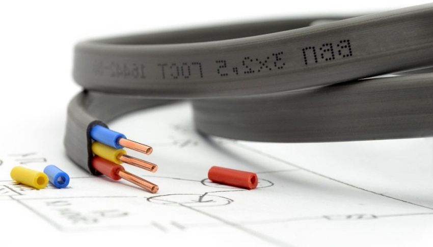 Pour la pose de l'autoroute principale, le câble VVG 3x2.5 est le plus souvent utilisé Pour la pose de l'autoroute principale, le câble VVG 3x2.5 est le plus souvent utilisé