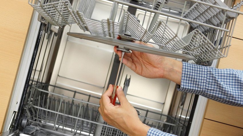 בעת ביצוע תיקונים ותחזוקה, יש לנתק את ה- PMM מאספקת החשמל בעת ביצוע תיקונים ותחזוקה, יש לנתק את ה- PMM מאספקת החשמל