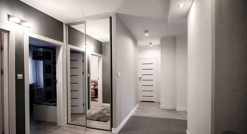 Fra hvor nøyaktig i gangen garderoben vil stå, vil størrelsen avhenge av den Fra hvor nøyaktig i gangen garderoben vil stå, vil størrelsen avhenge av den