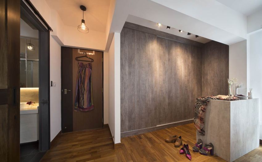 Naturlig trevirke ved fremstilling av garderober brukes sjelden på grunn av de høye kostnadene ved bygging Naturlig trevirke ved fremstilling av garderober brukes sjelden på grunn av de høye kostnadene ved bygging