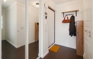Glidende garderobe i gangen: foto av forskjellige designvarianter