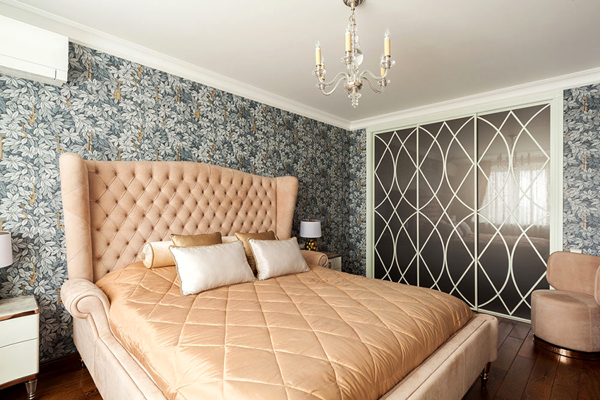 ข้อดีหลักของตู้เสื้อผ้าคือประตูบานเลื่อนซึ่งช่วยประหยัดพื้นที่ได้ ข้อดีหลักของตู้เสื้อผ้าคือประตูบานเลื่อนซึ่งช่วยประหยัดพื้นที่ได้