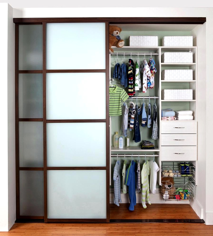 ตู้สามารถเคลือบกระจกลวดลายหรือแม้แต่กระจกสี ตู้สามารถเคลือบกระจกลวดลายหรือแม้แต่กระจกสี