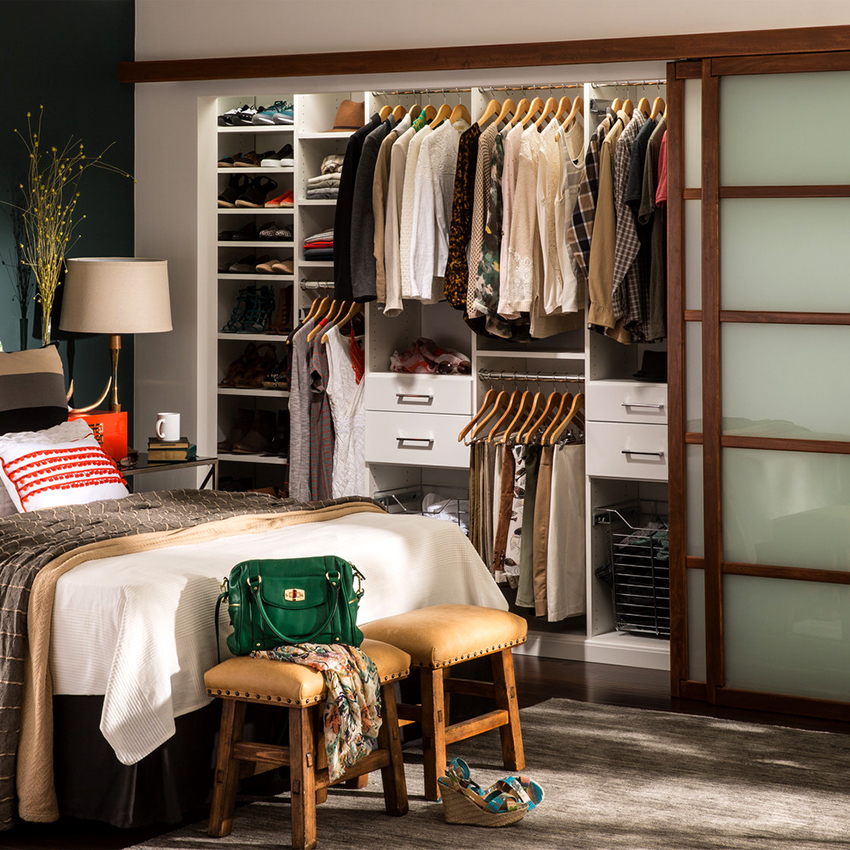 ตามกฎแล้วจะมีชิ้นส่วนและชั้นวางขนาดต่างๆจำนวนมากอยู่ในตู้ ตามกฎแล้วจะมีชิ้นส่วนและชั้นวางขนาดต่างๆจำนวนมากอยู่ในตู้