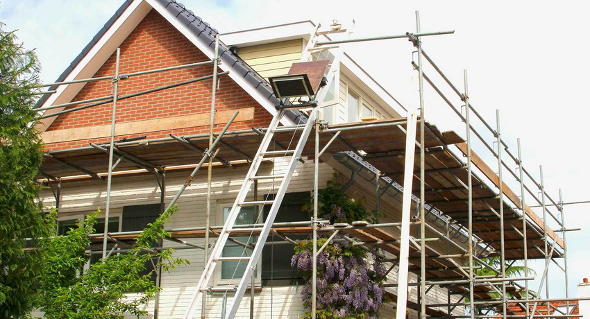 Scaffolding - isang mahalagang elemento kapag gumaganap ng pag-aayos ng trabaho sa taas DIY scaffolding: isang maaasahang katulong para sa pagkumpuni ng trabaho